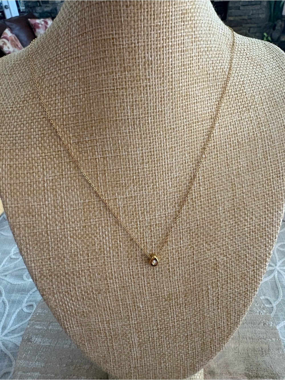 Delicate Gold-plated Teardrop Pendant Necklace
